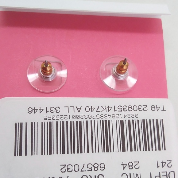 Betsey Johnson New White Flower Earrings - Picture 3 of 3